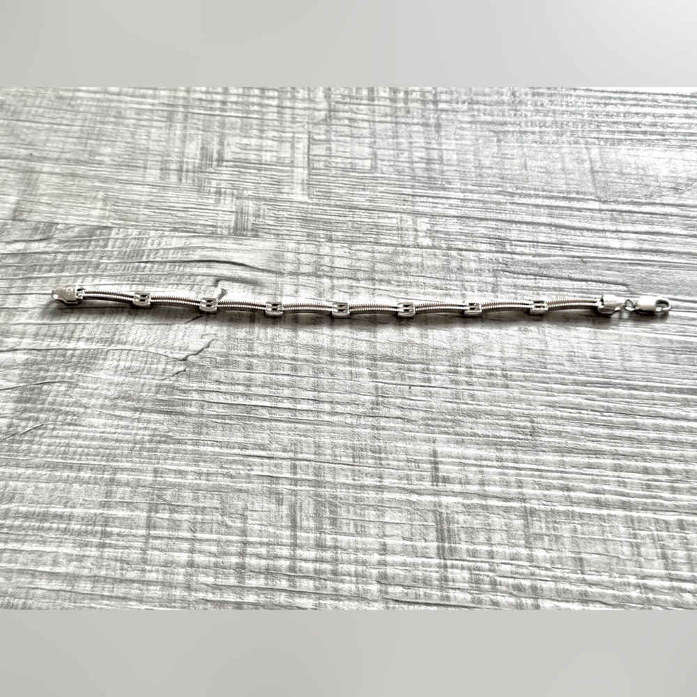 WOMEN’S SILVER BRACELET